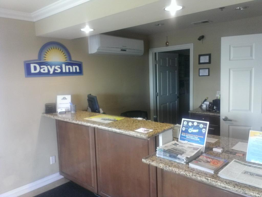Days Inn By Wyndham Kingman East Exteriör bild