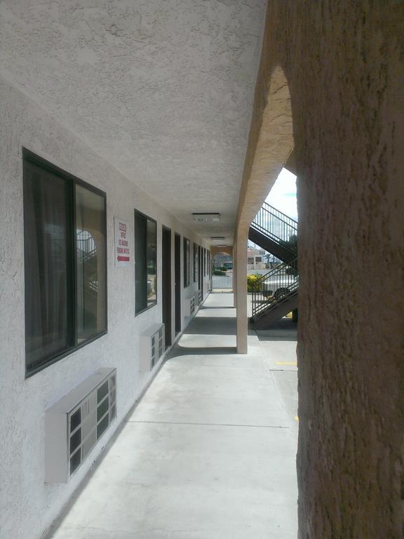 Days Inn By Wyndham Kingman East Exteriör bild