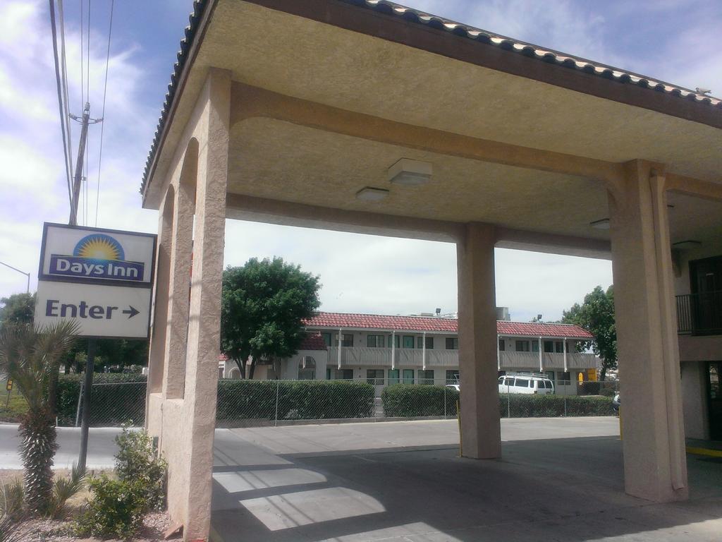 Days Inn By Wyndham Kingman East Exteriör bild