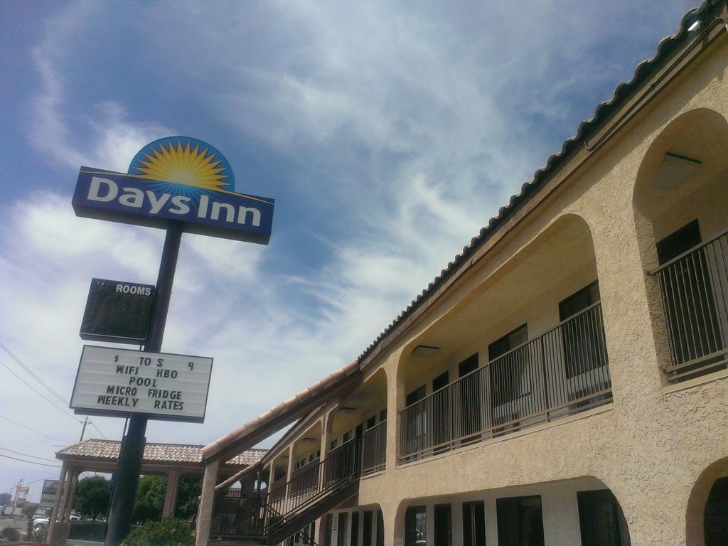 Days Inn By Wyndham Kingman East Exteriör bild
