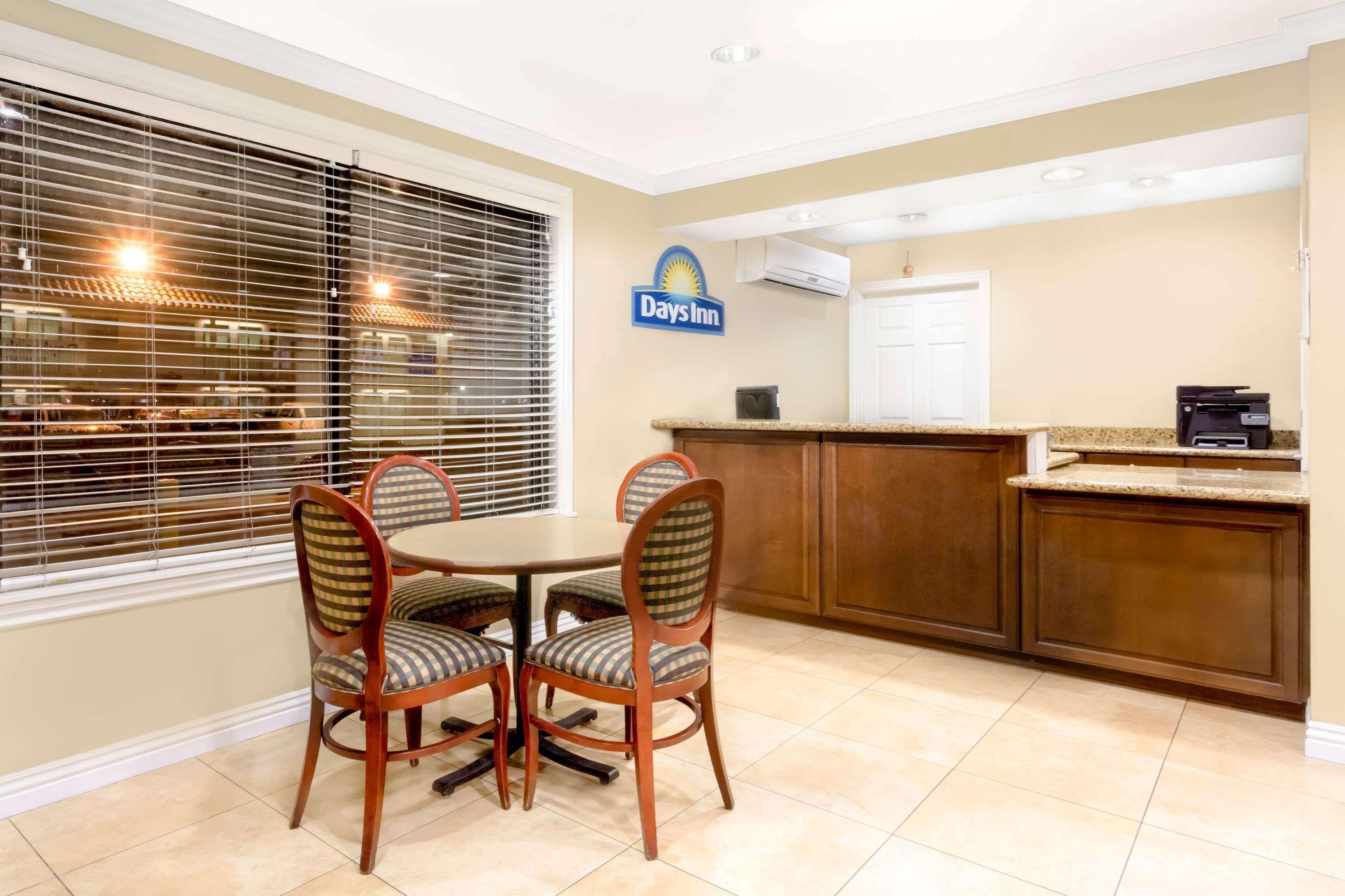 Days Inn By Wyndham Kingman East Exteriör bild