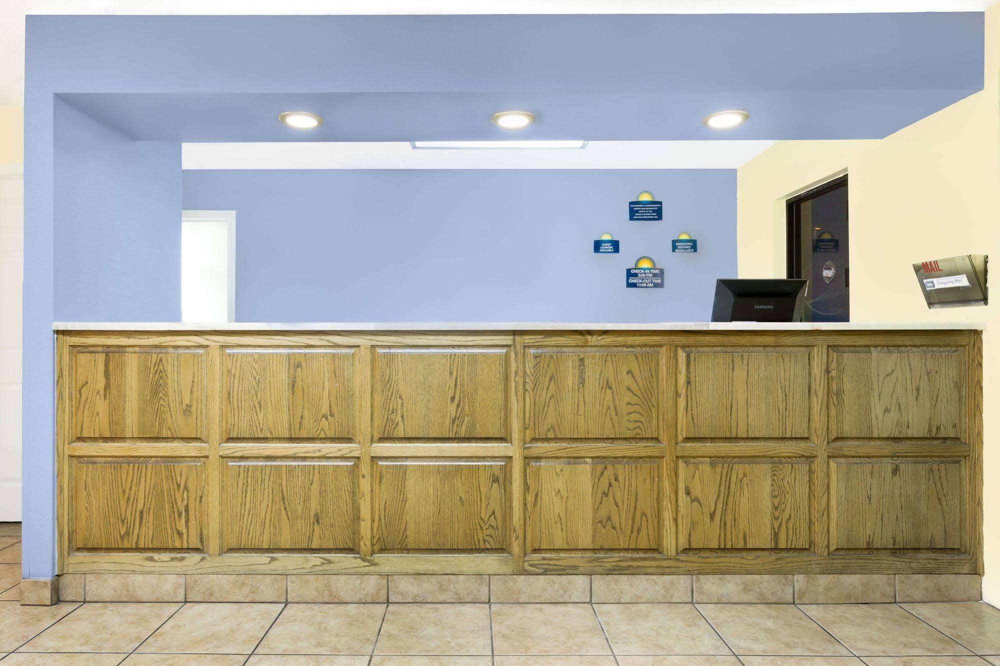 Days Inn By Wyndham Kingman East Exteriör bild