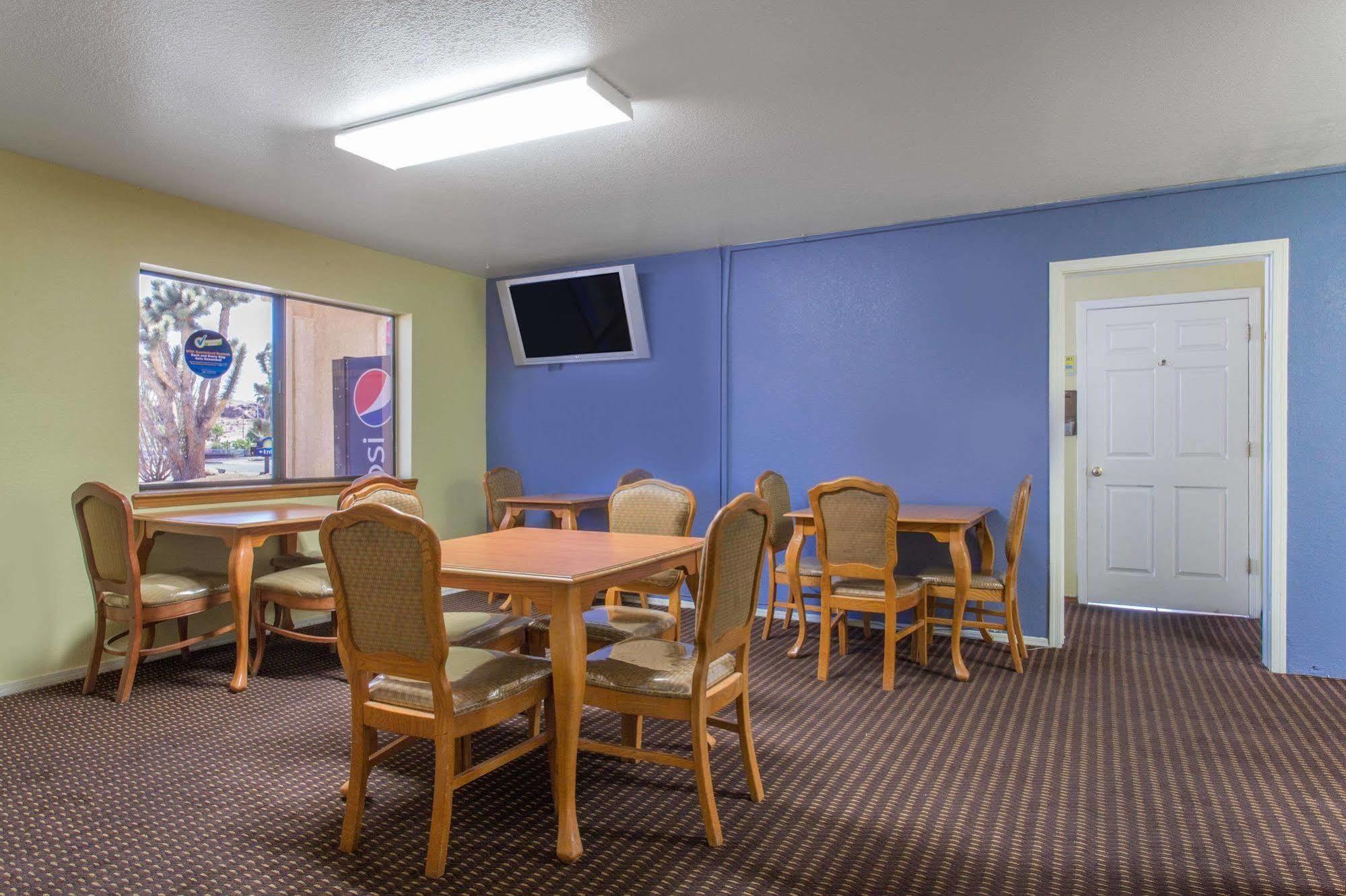 Days Inn By Wyndham Kingman East Exteriör bild