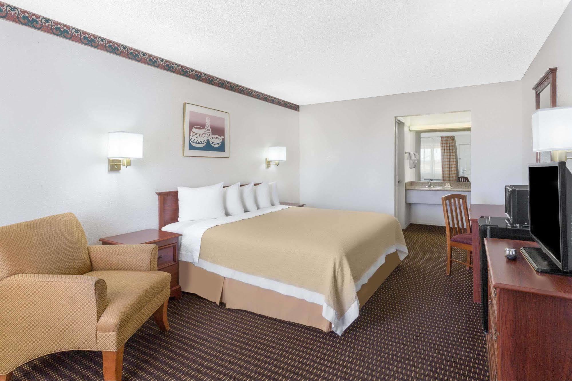 Days Inn By Wyndham Kingman East Exteriör bild