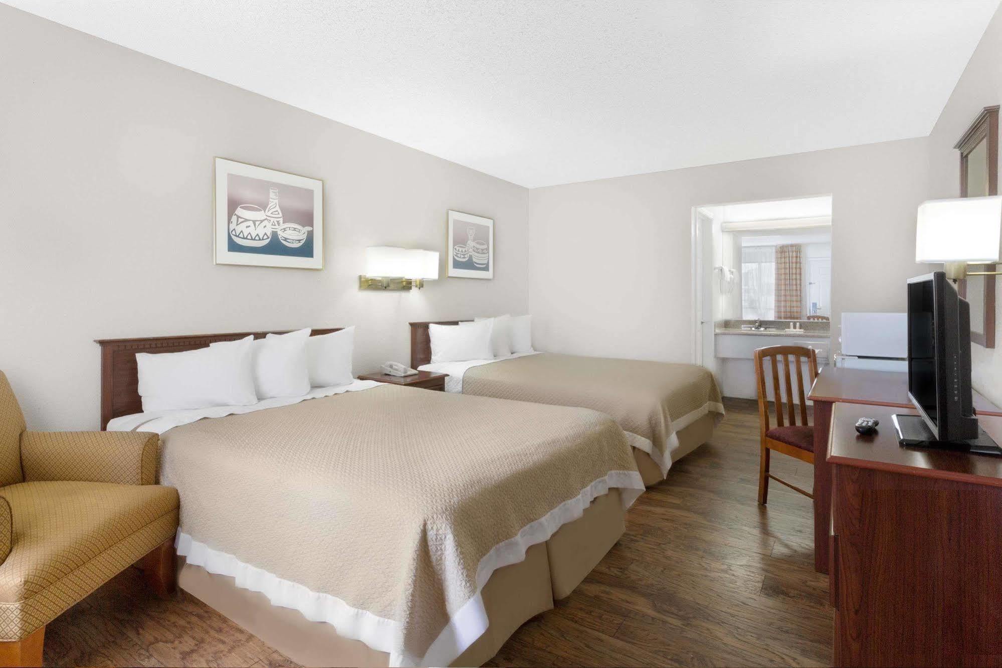 Days Inn By Wyndham Kingman East Exteriör bild